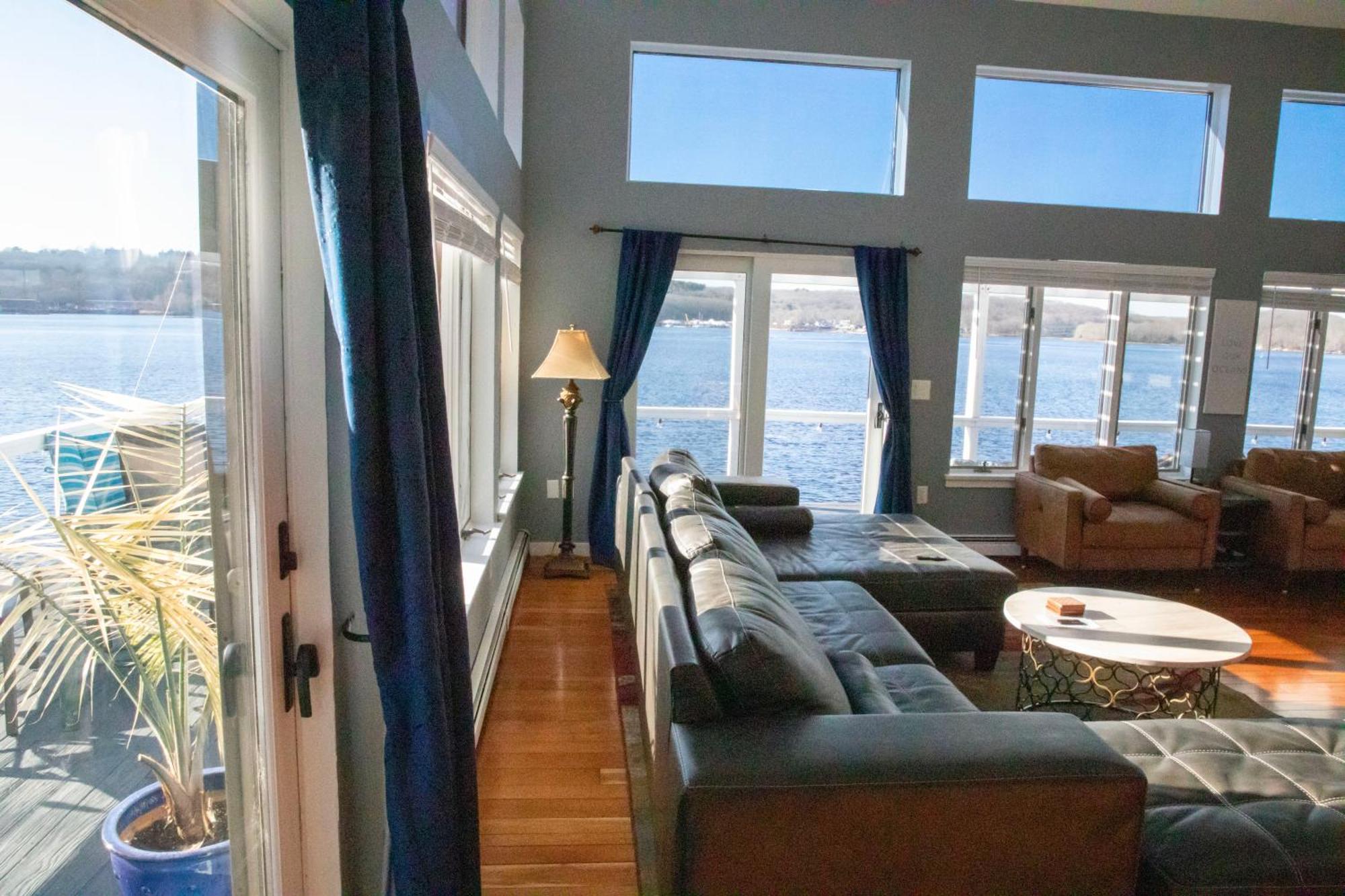 Spectacular With A Amazing Ocean - River View * Groton