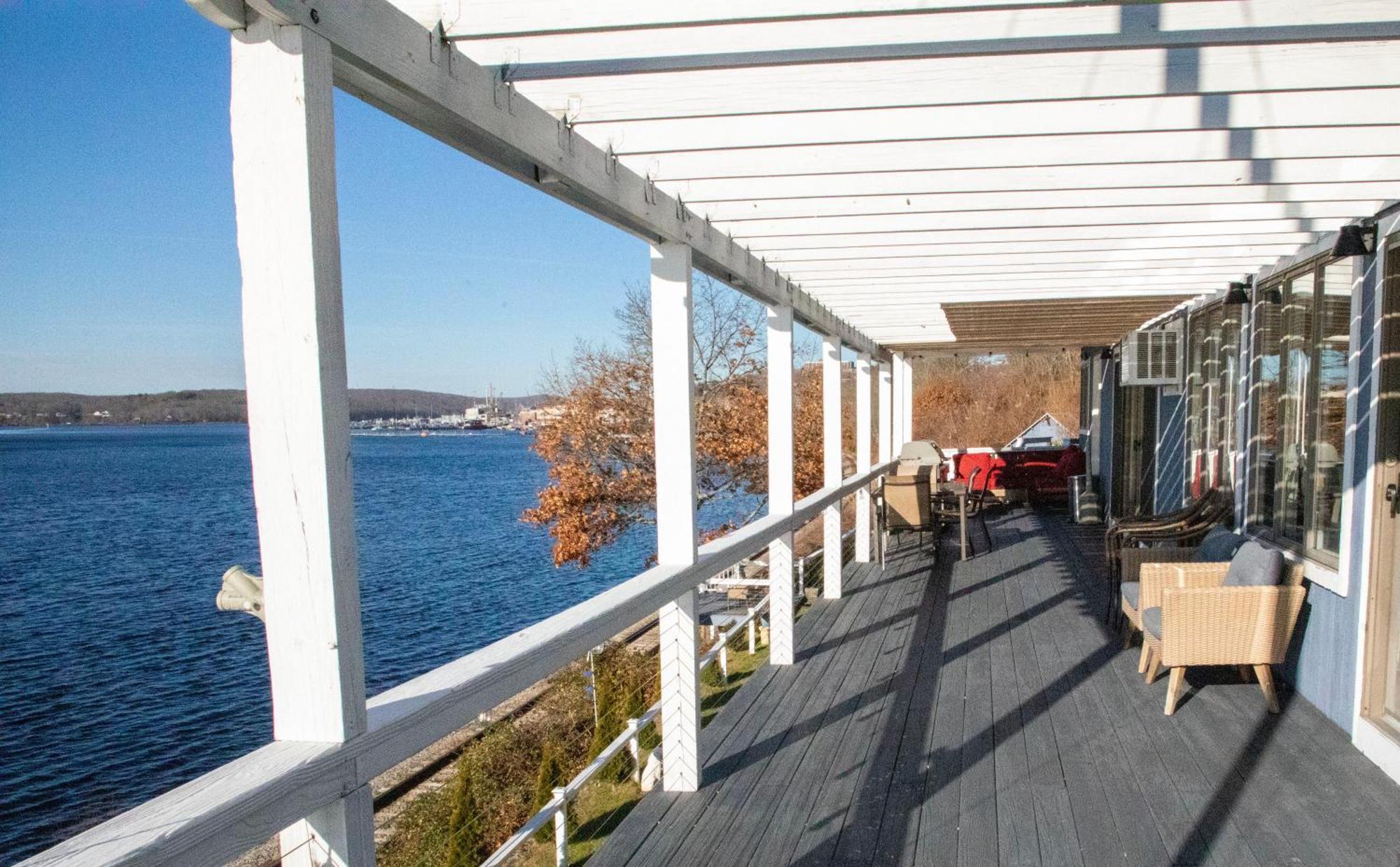 Spectacular With A Amazing Ocean - River View * Groton